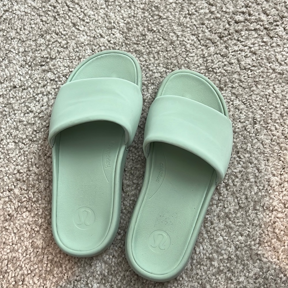 Lululemon women restfeel slide